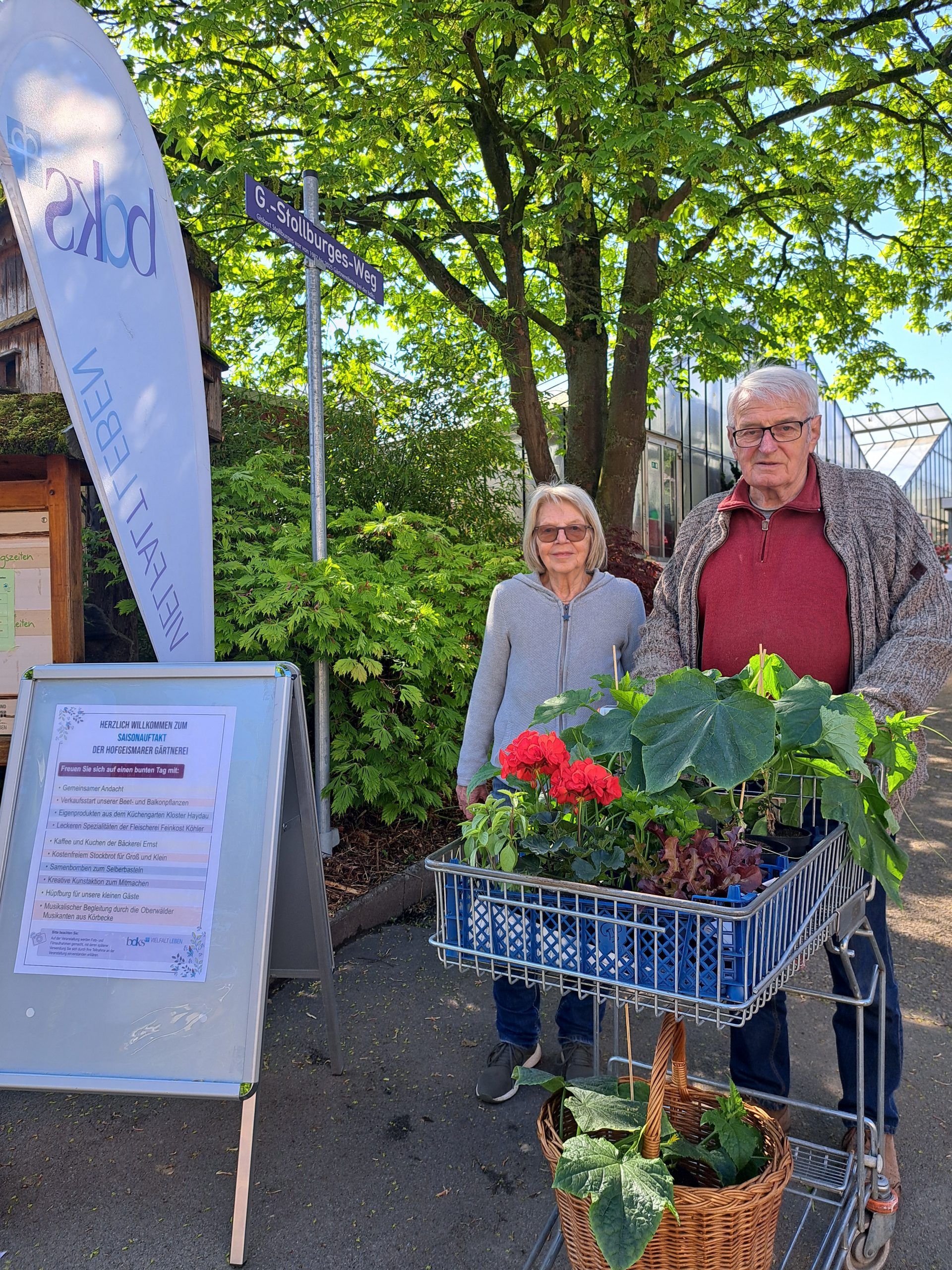 „Die besten Pflanzen, die man kriegen kann!“ Ute und Josef Gamilek kamen eigens aus Bad Karlshafen, um in der Gärtnerei Hofgeismar einzukaufen. Fotos: Claudia Lieberknecht