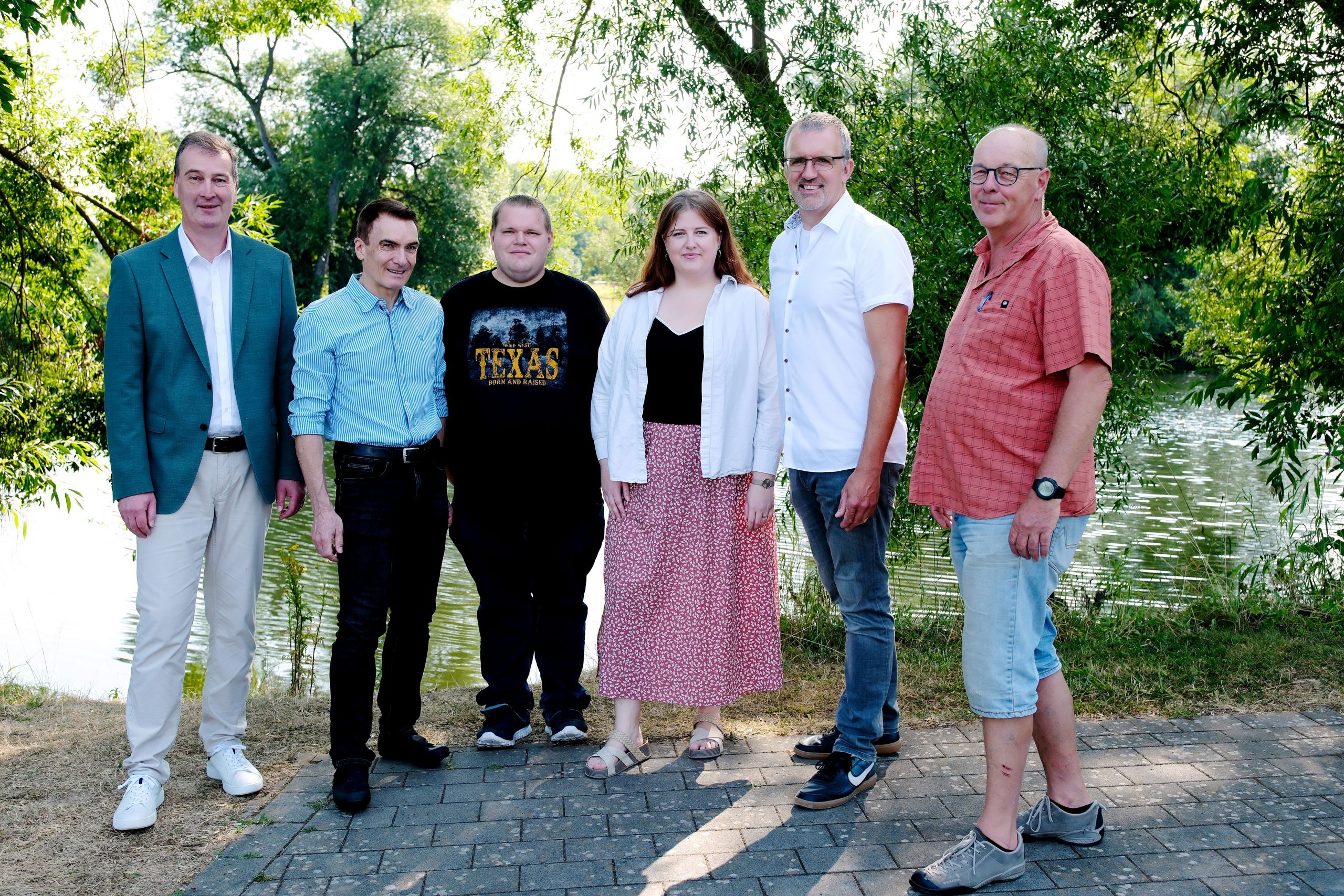 Gute Stimmung auf dem Campingplatz (von links): bdks-Vorstand Prof. Gerrit Jungk, Dr. Norbert Wett, Aufsichtsratsvorsitzender Kassel Marketing GmbH, Christian Schröder (Kassel Camping), Sophia Grimm (Leitung Kassel Camping), Oliver Höppner (Geschäftsführer Kassel Marketing GmbH) und Gunnar Fehling (bdks) Foto: Kassel Marketing I Fotograf Mario Zgoll